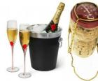 Шампанское является одним из видов игристого вина, полученного методом Шампенуаз в регионе Шампань, Франция.